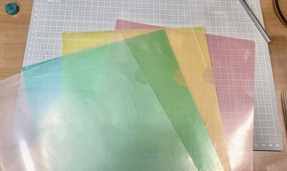 クリアファイルと溶剤